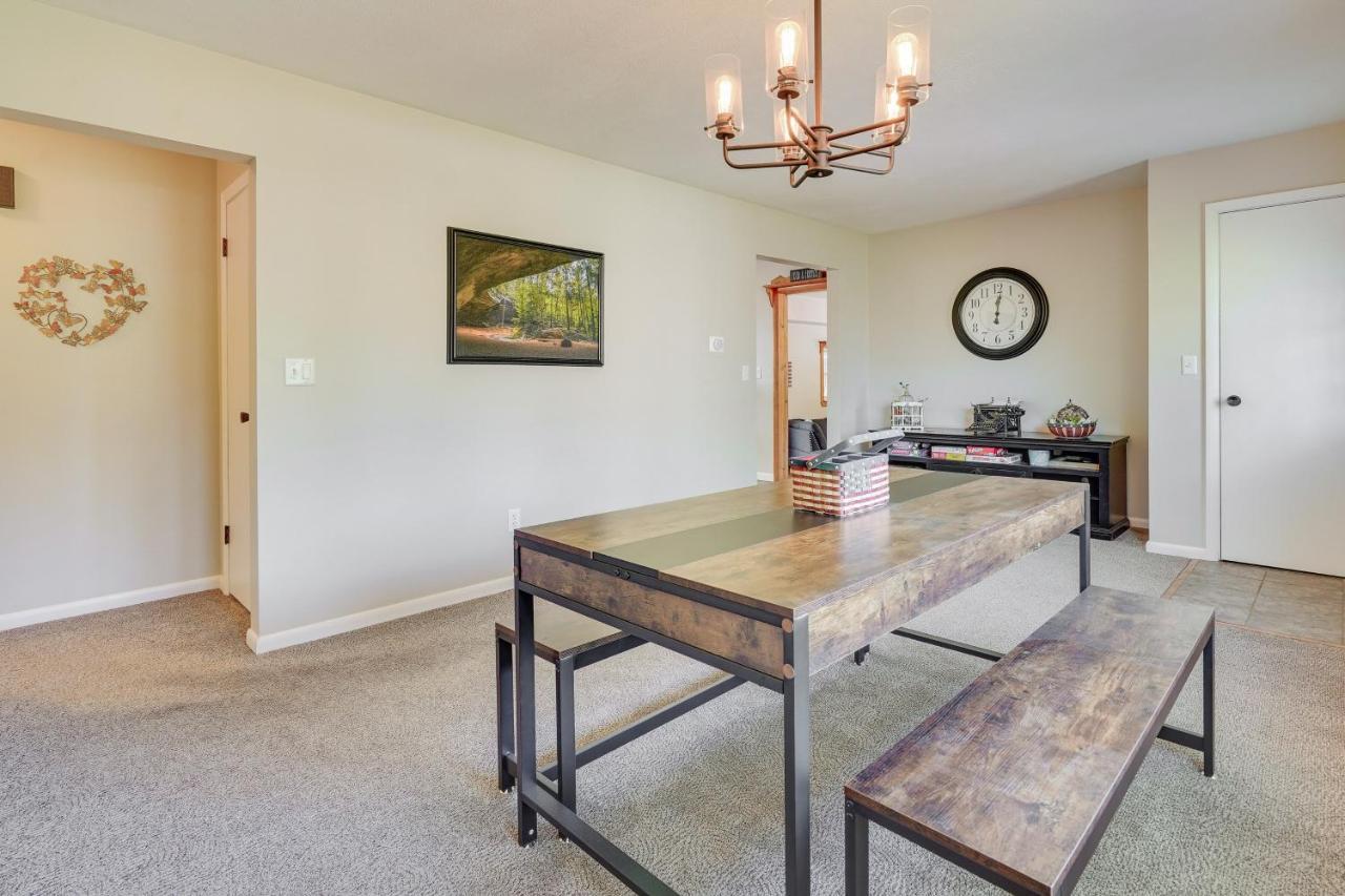 Hocking Hills Hideaway With Hot Tub And Fire Pit! Vila Logan Exterior foto
