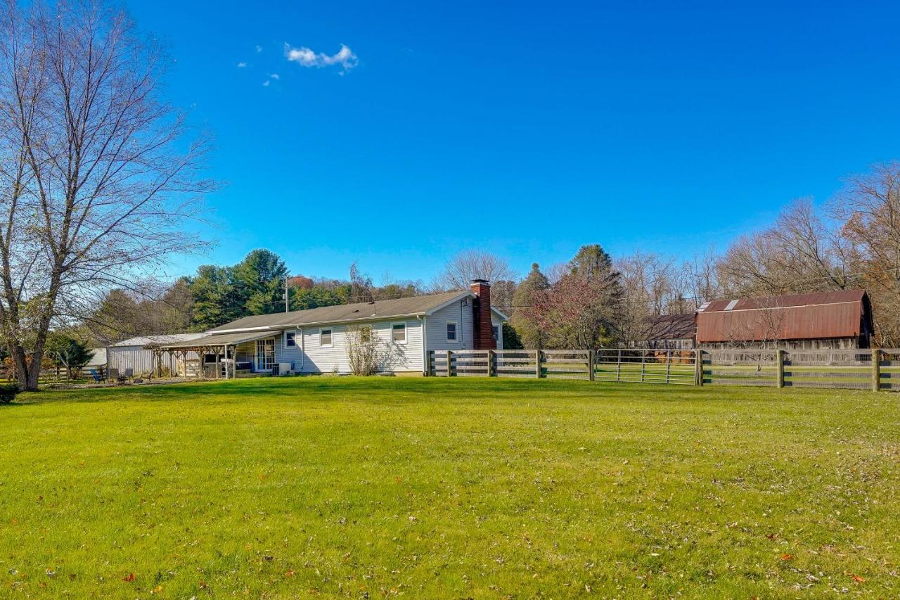 Hocking Hills Hideaway With Hot Tub And Fire Pit! Vila Logan Exterior foto