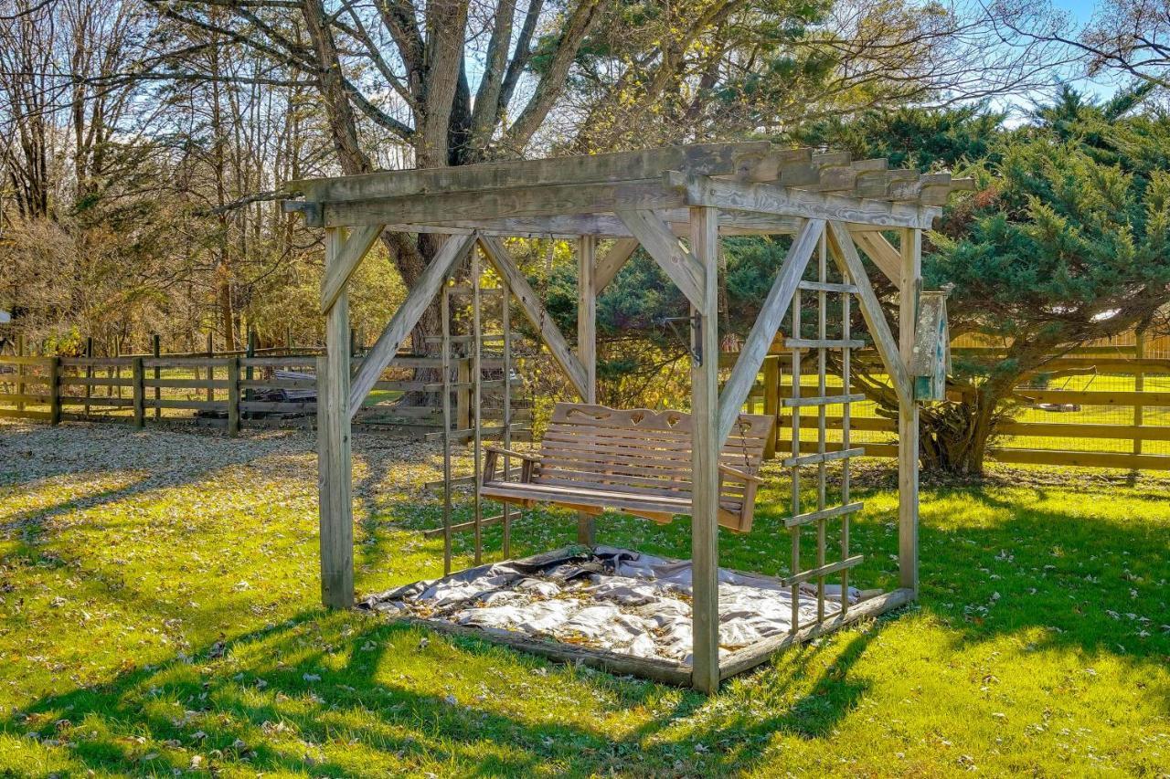 Hocking Hills Hideaway With Hot Tub And Fire Pit! Vila Logan Exterior foto